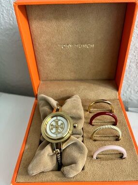 Tory Burch Reva TBW4029 ladies watch interchangeable rings.